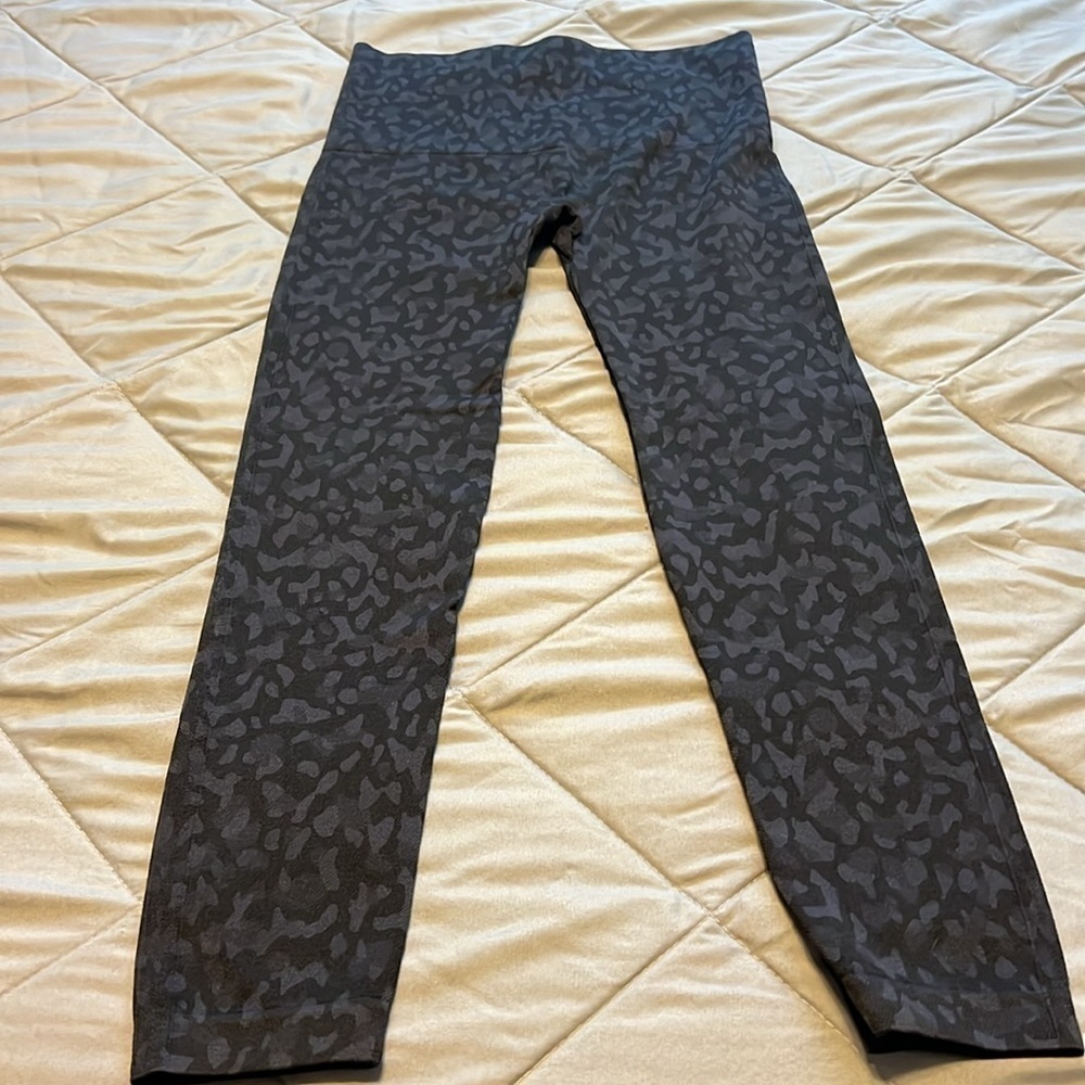 Bagatelle Collection Seamless Ponte Leggings Black/Grey Cheetah Print, Sz S